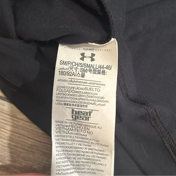 [NWOT] Under Armour Heat Gear Black Tee shirt. Small - Picture 4 of 5